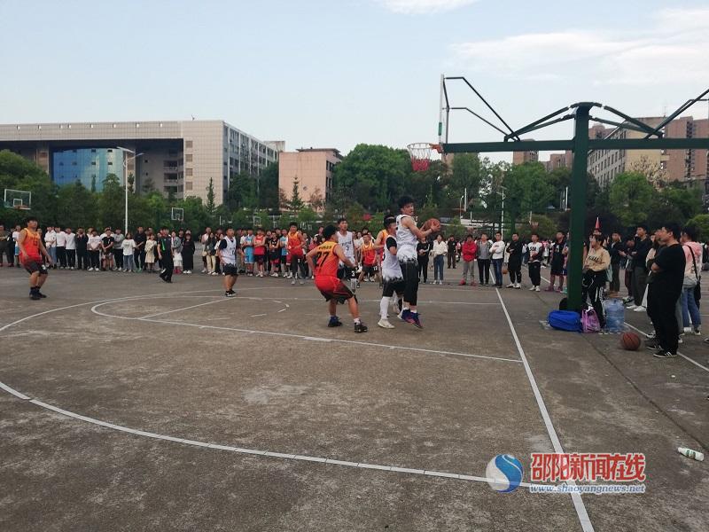 太阳成集团tyc7111cc_美媒公布美军基地遭袭后卫星图：被多发导弹直接命中