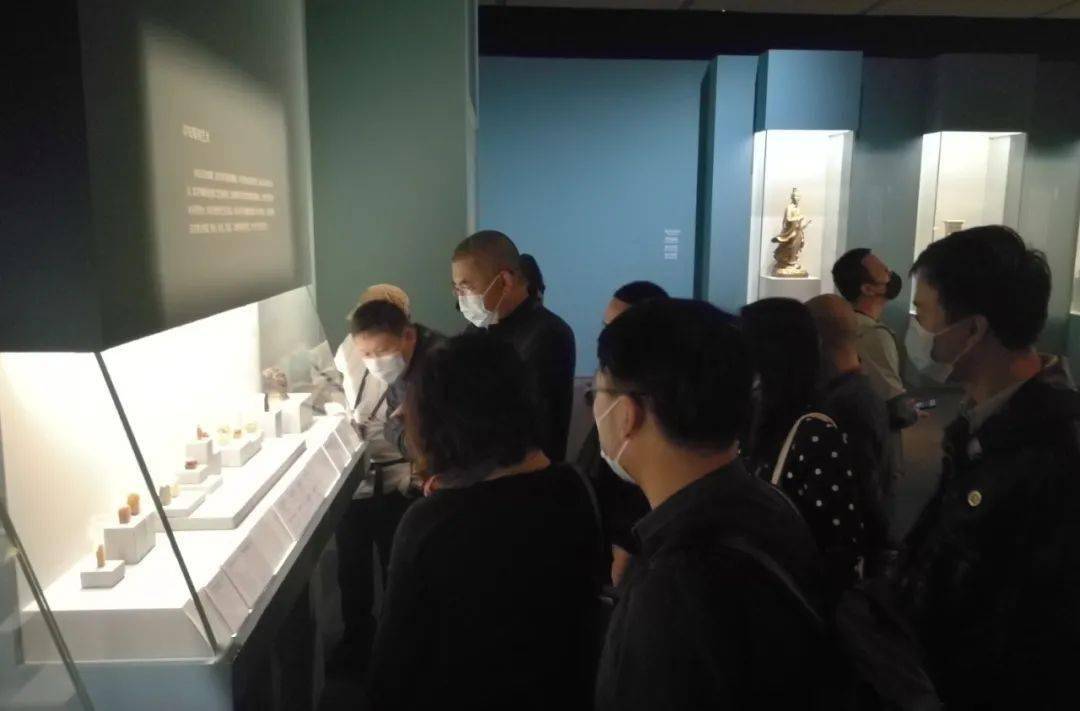 策展四期赴中国国家博物馆现场教学“太阳成集团tyc7111cc”(图8)
策展四期赴中国国家博物馆现场教学“太阳成集团tyc7111cc”(图8)