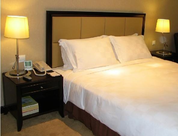 太阳成集团tyc7111cc_乔良:即使美12艘航母全卖给台湾 也不能保证其独立