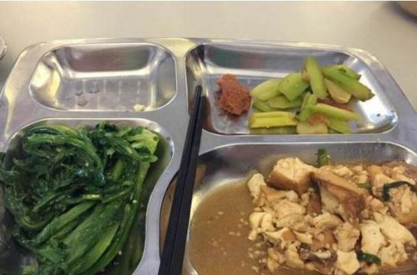 太阳成集团tyc7111cc:快递三轮车发生交通事故,快递员和公司该谁赔?(图3) 太阳成集团tyc7111cc