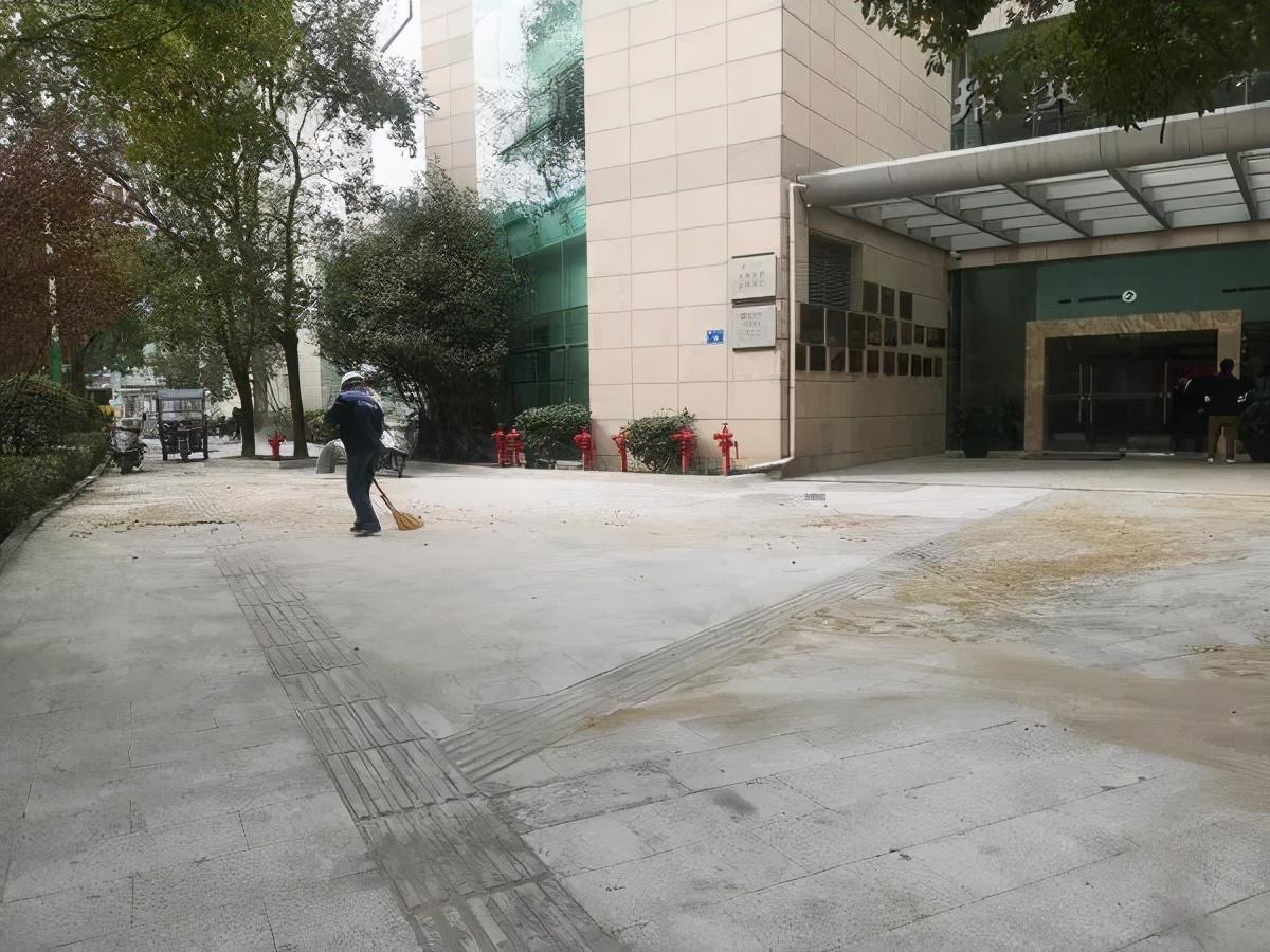 ‘太阳成集团tyc7111cc’
瑞安市图书馆门前“多”了一条新路 专门为他们而建！(图7)