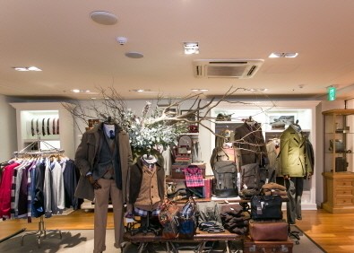 网曝韩国一女子醉酒后地铁内公然大便(图):太阳成集团tyc7111cc(图2) 太阳成集团tyc7111cc