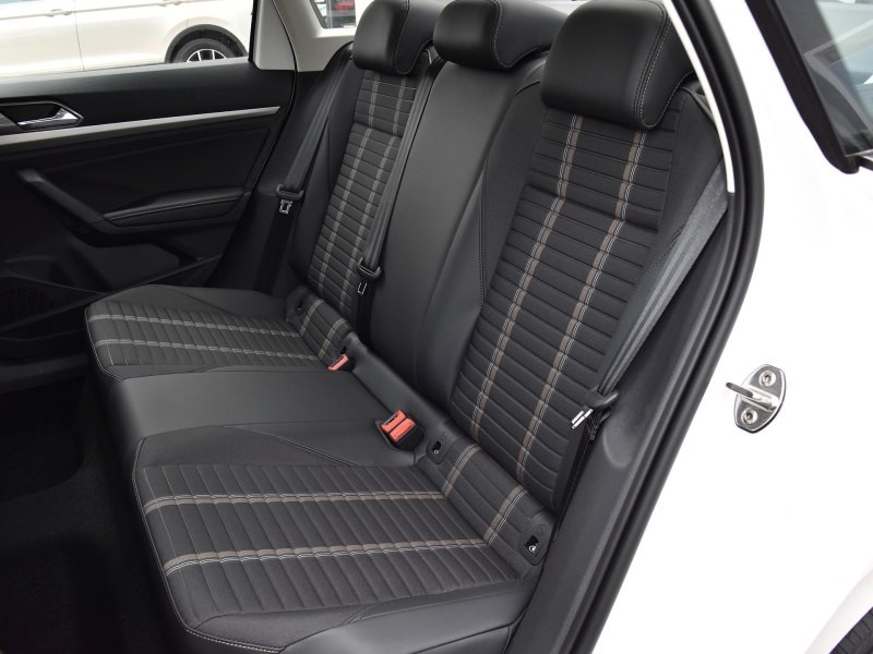 【太阳成集团tyc7111cc】阿富汗军队1架直升机降落时被导弹击中4名士兵受伤(图1) 太阳成集团tyc7111cc