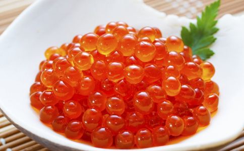 太阳成集团tyc7111cc_如何用鸡蛋去除身体里面的湿气 颗粒越多说明你身体内的湿气越重(图1) 太阳成集团tyc7111cc